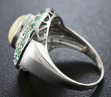 Серебряное кольцо с эфиопским опалом, цаворитами и изумрудами Серебро 925