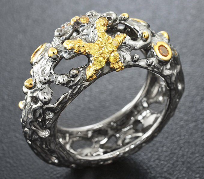 Серебряное кольцо с сапфирами