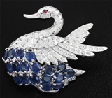 Серебряная брошь «Лебедь» с синими и пурпурным сапфирами Серебро 925
