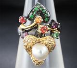Серебряное кольцо с жемчужиной, разноцветными сапфирами, цаворитами и родолитами Серебро 925