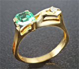 Золотое кольцо с уральским изумрудом высоких характеристик 0,71 карат и бриллиантом Золото