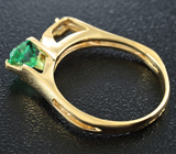 Золотое кольцо с уральским изумрудом высоких характеристик 0,71 карат и бриллиантом Золото