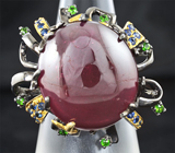 Серебряное кольцо с крупным рубином, синими сапфирами и цаворитами Серебро 925
