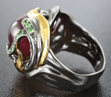 Серебряное кольцо с крупным рубином и цаворитами Серебро 925
