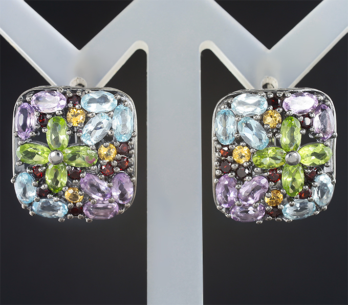 Праздничные cеребряные серьги с самоцветами