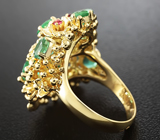 Авторское золотое кольцо с превосходными изумрудами массой 4,56 карат, сапфирами и бриллиантами Золото