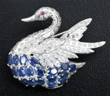 Серебряная брошь «Лебедь» с пурпурным и синими сапфирами Серебро 925