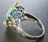 Серебряное кольцо с голубым топазом, синими сапфирами и цаворитами Серебро 925