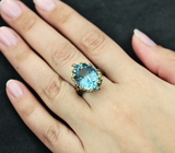 Серебряное кольцо с голубым топазом, синими сапфирами и цаворитами Серебро 925