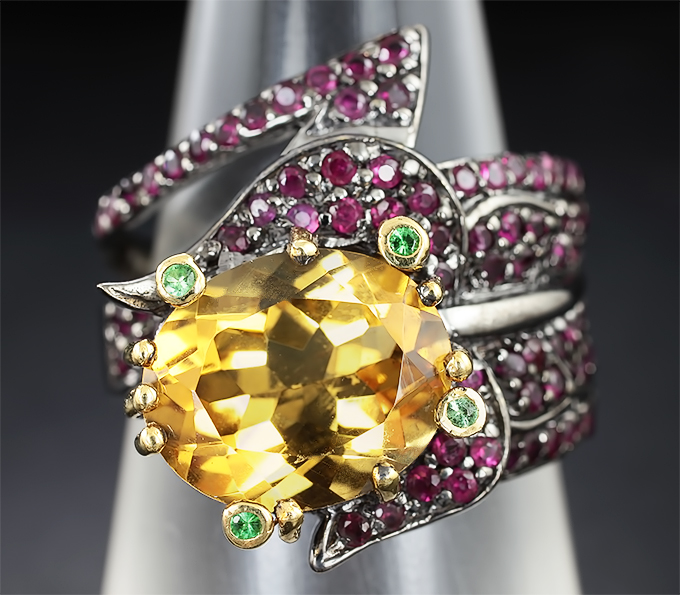 Серебряное кольцо с цитрином, цаворитами и рубинами