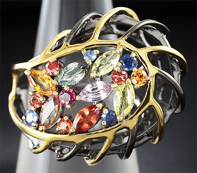 Серебряное кольцо с разноцветными сапфирами