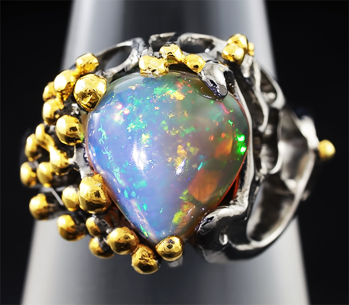 Серебряное кольцо с кристаллическим эфиопским опалом