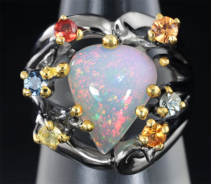 Серебряное кольцо с эфиопским опалом и разноцветными сапфирами