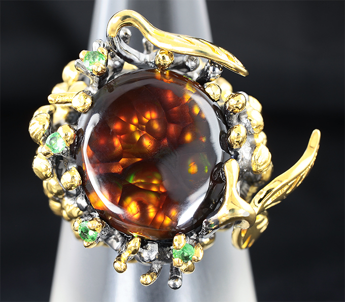 Серебряное кольцо с мексиканским огненным агатом и цаворитами