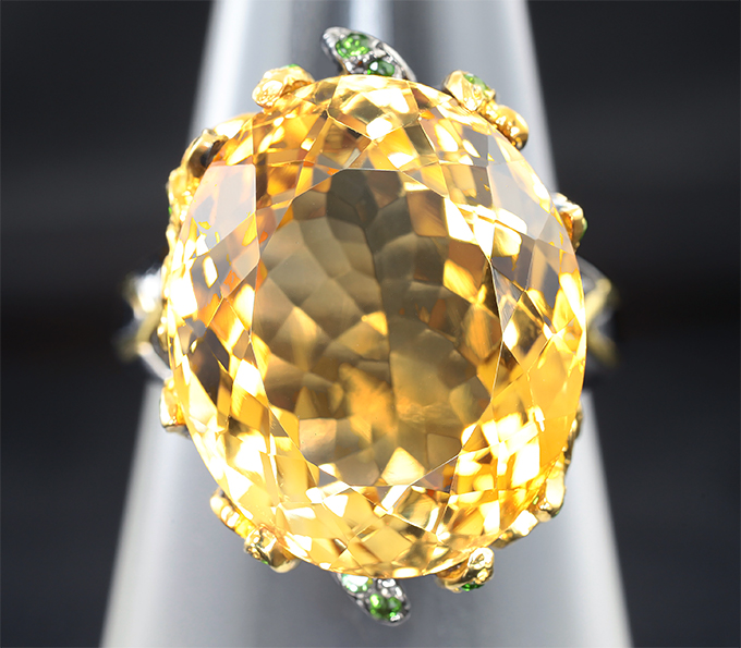 Серебряное кольцо с цитрином и цаворитами