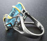 Серебряное кольцо c голубым топазом, цаворитами и синими сапфирами Серебро 925