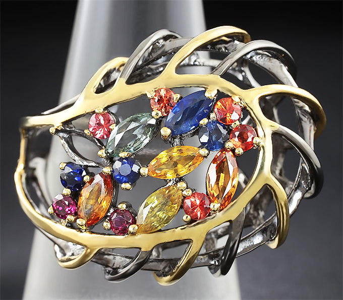Серебряное кольцо с разноцветными сапфирами