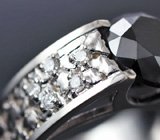 Кольцо с черным и белыми бриллиантами