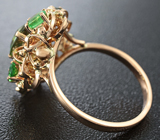 Золотое кольцо с демантоидом и цаворитами гранатами, изумрудом и хромдиопсидом Золото