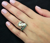 Элегантное серебряное кольцо с кремовым жемчугом и изумрудами Серебро 925