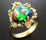 Золотое кольцо с кристаллическим черным опалом 3,7 карат Золото