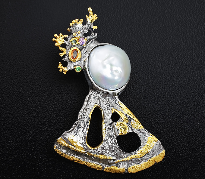 Серебряный кулон с жемчужиной, разноцветными сапфирами и цаворитом