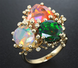 Золотое кольцо с кристаллическими опалами 5,6 карат и бриллиантами Золото