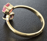 Кольцо, инкрустированное пеззоттаитом и топовым гранатом со сменой цвета Золото