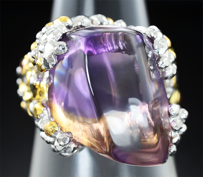 Серебряное кольцо с кабошоном аметрина, рубинами и цаворитами гранатами