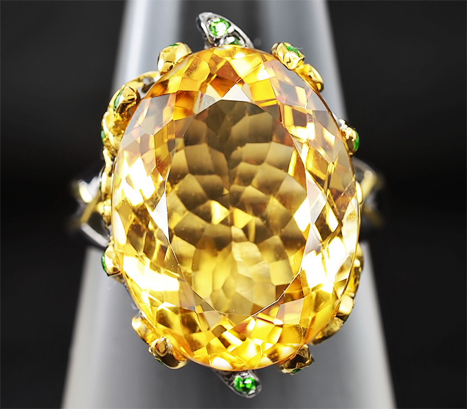 Серебряное кольцо с цитрином и цаворитами