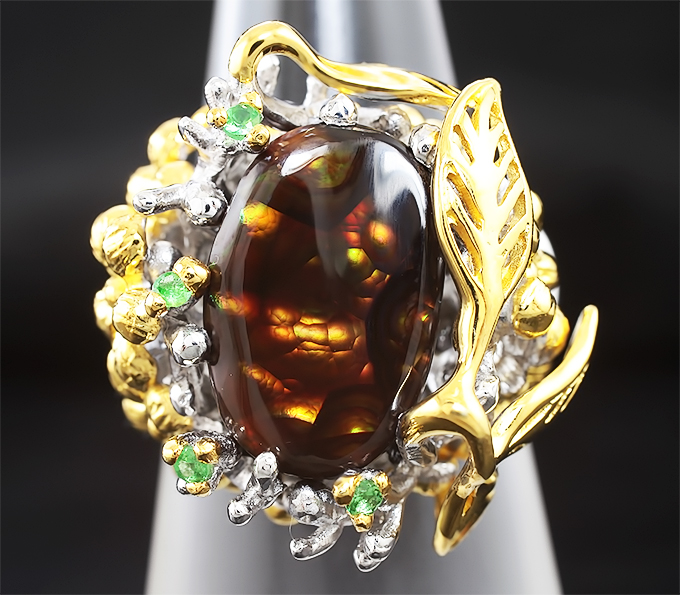 Серебряное кольцо с австралийским огненным агатом и цаворитами