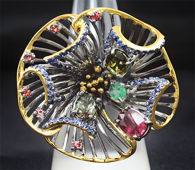 Серебряное кольцо с самоцветами