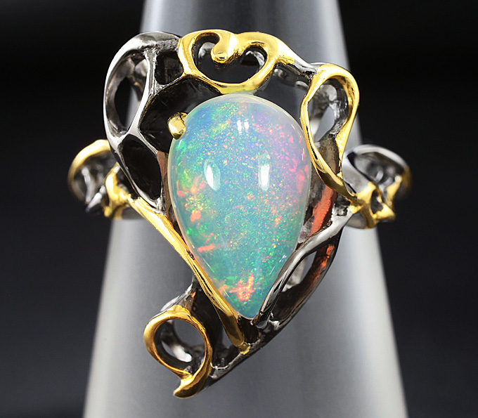 Серебряное кольцо с эфиопским опалом