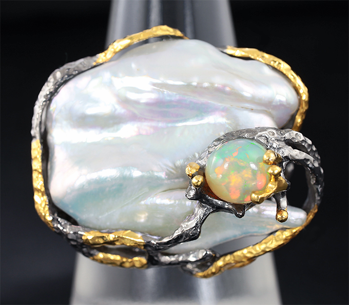 Серебряное кольцо с жемугом барокко и эфиопским опалом