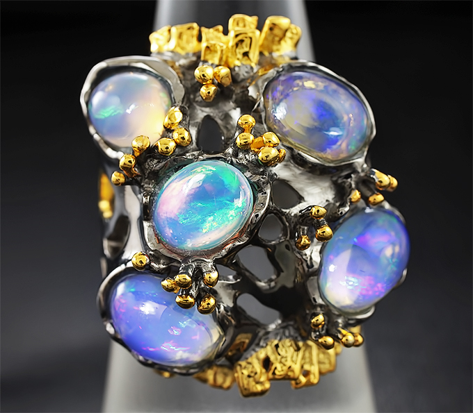 Серебряное кольцо с эфиопскими опалами