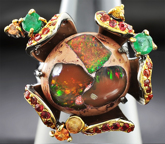 Серебряное кольцо с мексиканским jelly опалом, изумрудами и сапфирами