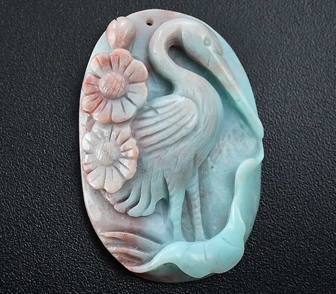 Камея-подвеска «Цапля» из цельного амазонита 26 грамм