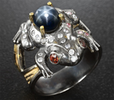Скульптурное серебряное кольцо со звездчатым сапфиром и гранатами Серебро 925