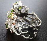 Серебряное кольцо с перидотами и сапфирами