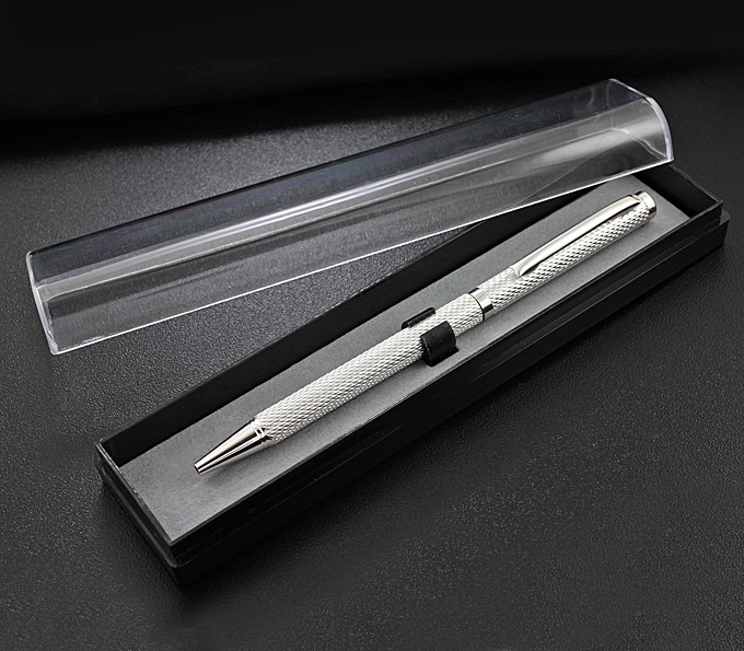 Серебряная шариковая ручка