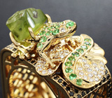 Кольцо с перидотом, цаворитами гранатами, черными и бесцветными бриллиантами Золото