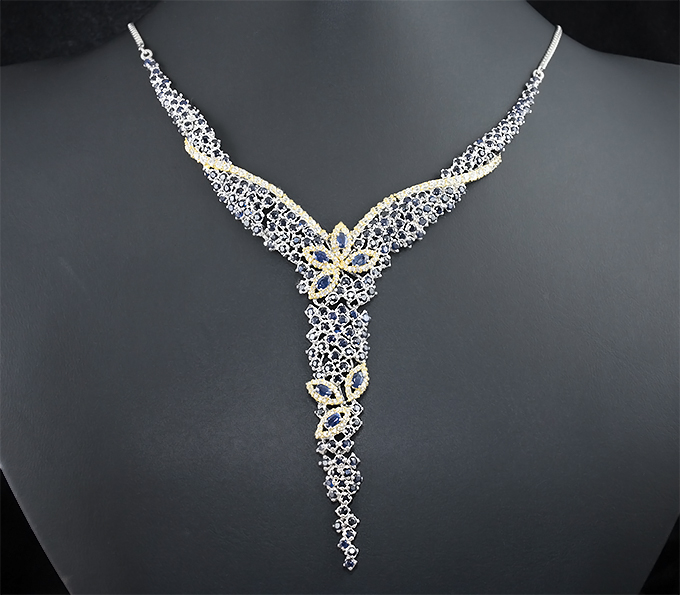 Серебряное колье с синими сапфирами