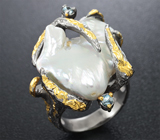 Серебряное кольцо с жемчужиной барокко и зелеными сапфирами Серебро 925