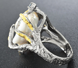 Серебряное кольцо с жемчужиной барокко и зелеными сапфирами Серебро 925