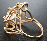Золотое кольцо с ограненным эфиопским опалом 1,9 карат, рубинами, цаворитами и бриллиантами Золото
