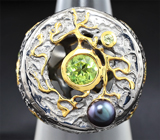 Серебряное кольцо с перидотами и цветной жемужиной