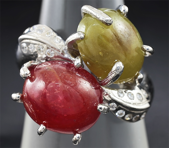 Серебряное кольцо с сапфирами