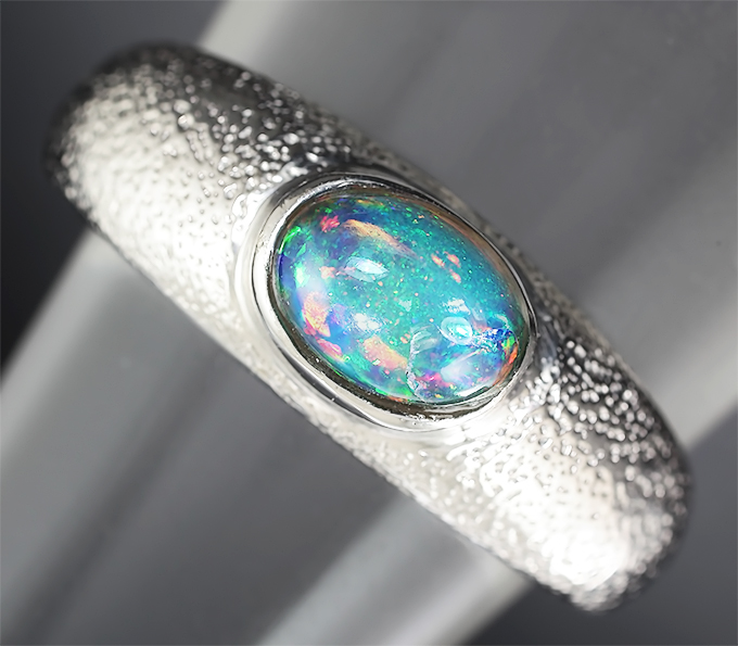Серебряное кольцо с эфиопским опалом