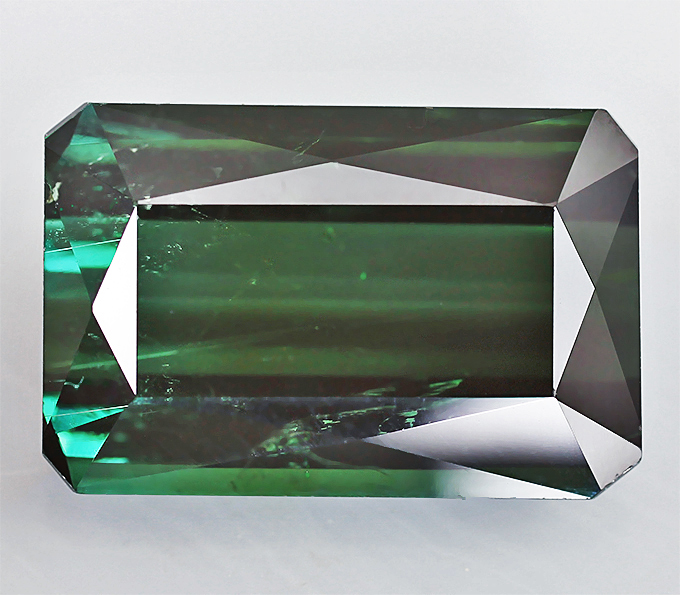 Крупный полихромный турмалин 7,27 карат