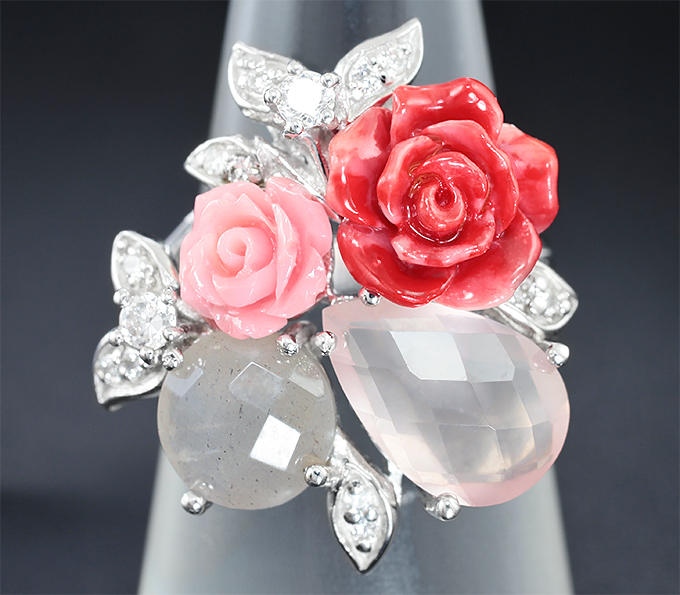 Эффектное серебряное кольцо с розовым кварцем и лунным камнем